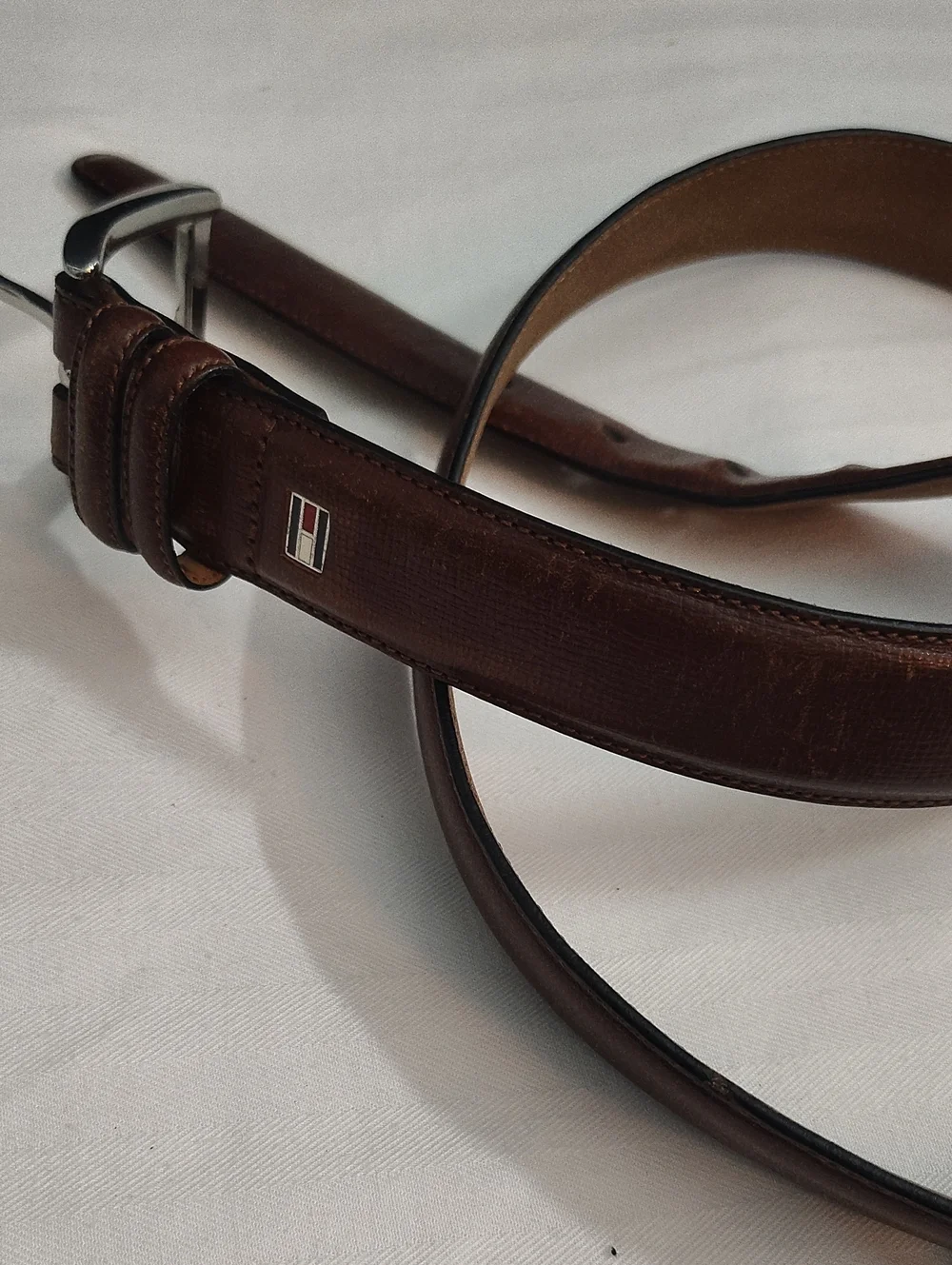 Tommy Hilfiger Brown Leather Men’s Belt with Flag Accent